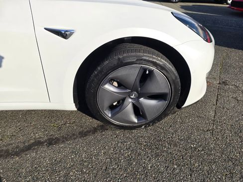Used 2020 Tesla Model 3 Standard Range Plus image 9