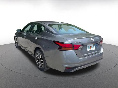 Used 2025 Nissan Altima 2.5 SV FWD image 11