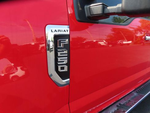 Used 2019 Ford F250 Lariat w/ Lariat Ultimate Package AWD/4WD image 12