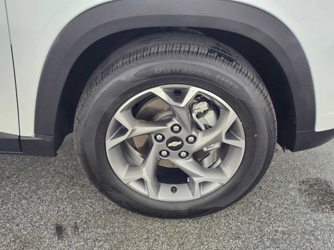 Used 2024 Chevrolet Trax LT w/ Driver Confidence Package FWD image 9