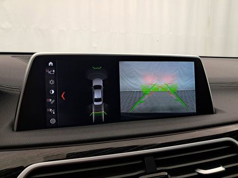 Used 2019 BMW 750i xDrive w/ M Sport Package image 29