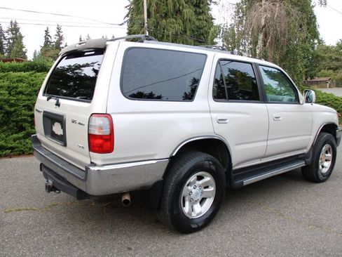 Used 2000 Toyota 4Runner SR5 AWD/4WD image 3