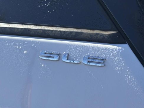 Used 2023 GMC Terrain SLE w/ Driver Convenience Package image 13