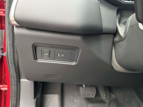 Used 2023 Jaguar F-PACE R-Dynamic S image 33