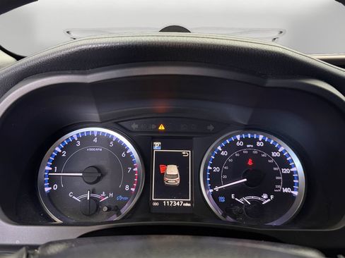 Used 2019 Toyota Highlander LE FWD image 18