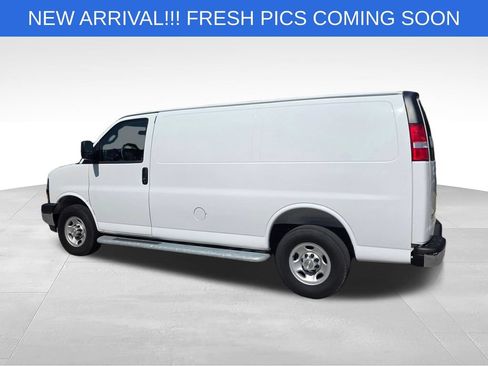 Used 2025 Chevrolet Express 2500 w/ Driver Convenience Package RWD image 4