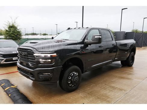 Used 2025 RAM 3500 Laramie AWD/4WD image 3