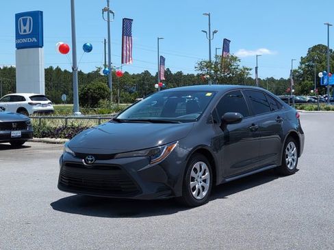 Used 2025 Toyota Corolla LE w/ Convenience Package FWD image 9