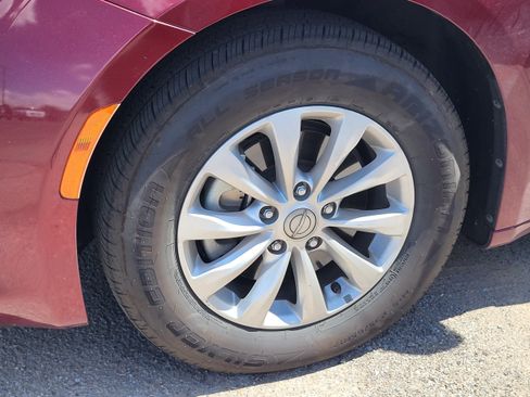 Used 2018 Chrysler Pacifica Touring-L FWD image 10