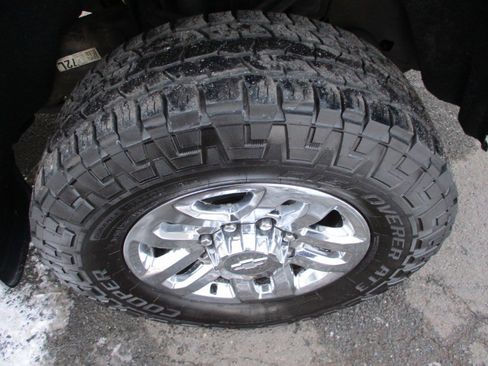 Used 2016 Chevrolet Silverado 2500 LTZ w/ LTZ Plus Package image 16