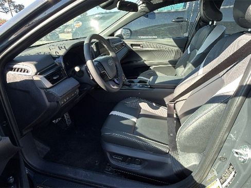 Used 2025 Toyota Camry SE image 9