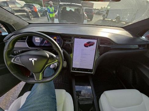 Used 2020 Tesla Model X Performance image 9
