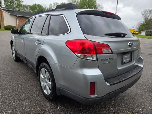 Used 2012 Subaru Outback 2.5i Premium w/ All-Weather Pkg AWD/4WD image 5