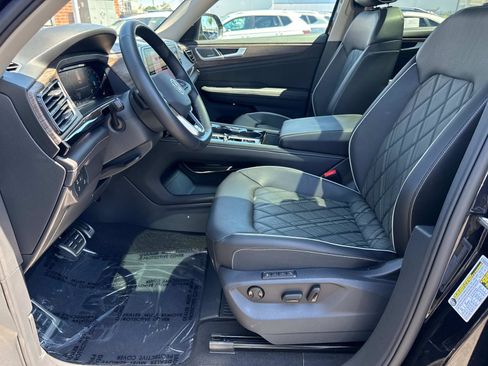 Certified 2025 Volkswagen Atlas SEL Premium R-Line image 17