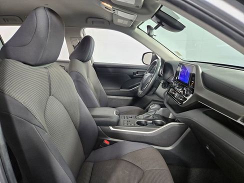 Used 2024 Toyota Highlander LE image 15