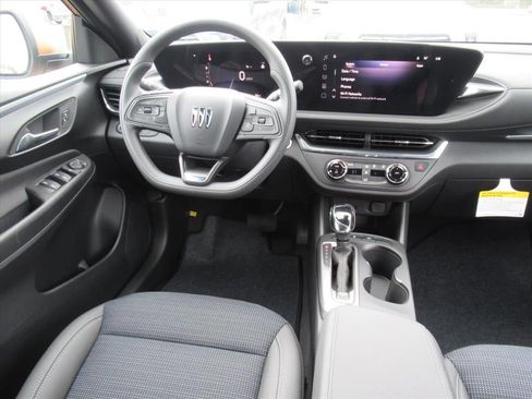 New 2026 Buick Envista Preferred FWD image 13