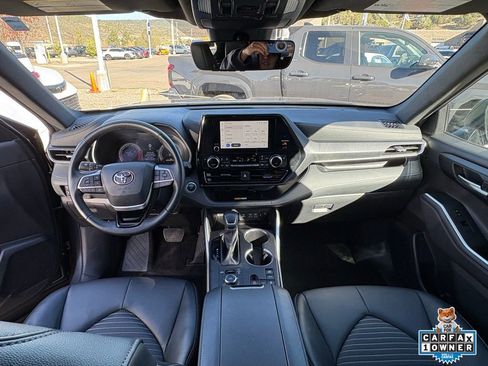 Certified 2025 Toyota Highlander XSE image 4