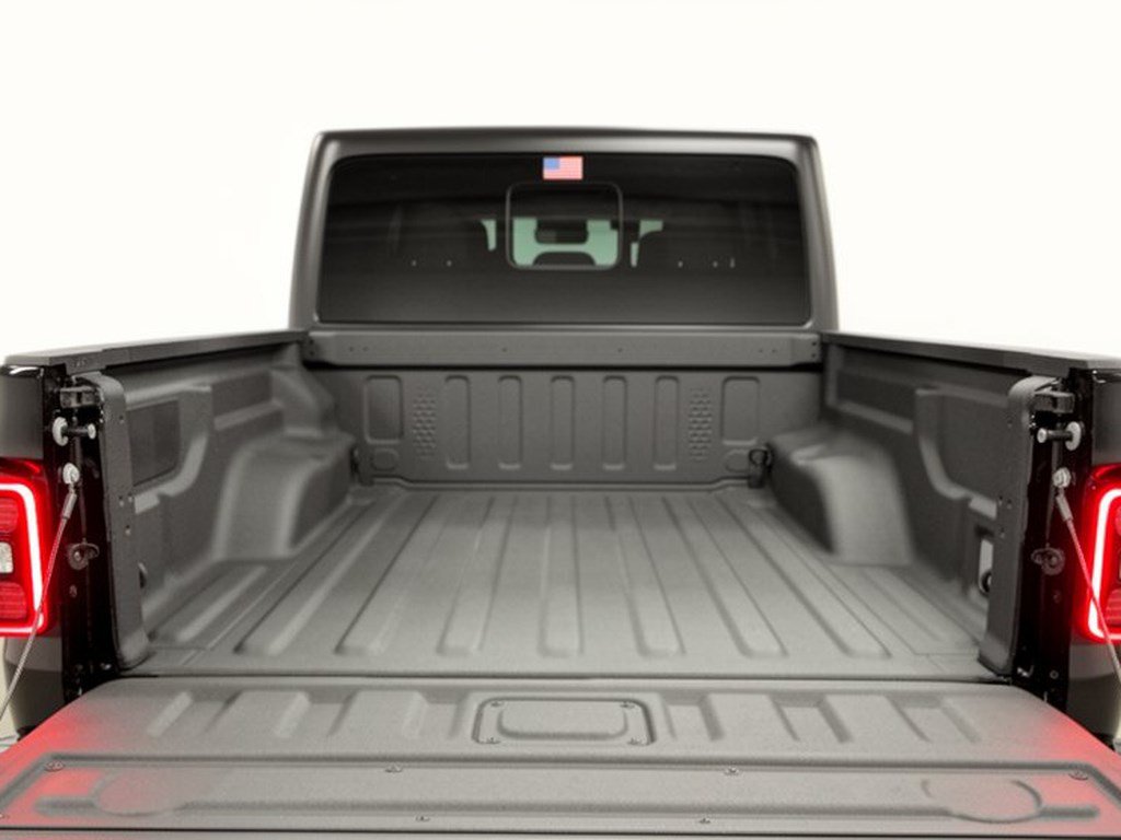 Used 2025 Jeep Gladiator Rubicon w/ Technology Group AWD/4WD image 28