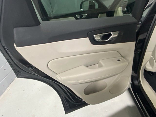 Used 2024 Volvo XC60 B5 Plus w/ Protection Package Premier AWD/4WD image 8