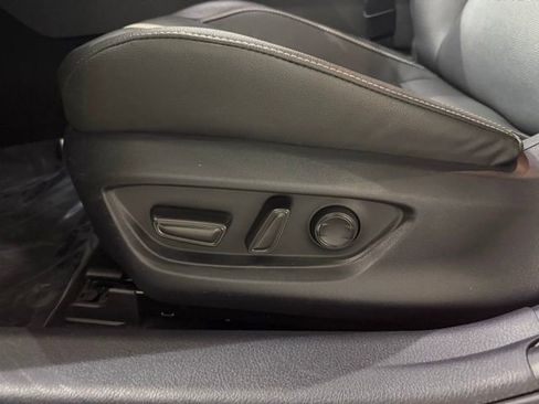 Used 2025 Toyota Camry SE image 11