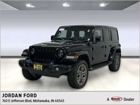 Used 2023 Jeep Wrangler Unlimited Sahara AWD/4WD image 1