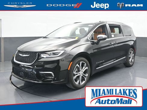 New 2026 Chrysler Pacifica Pinnacle image 1