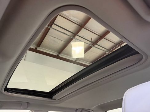 Used 2015 Toyota Camry XLE w/ Moonroof Package FWD image 25