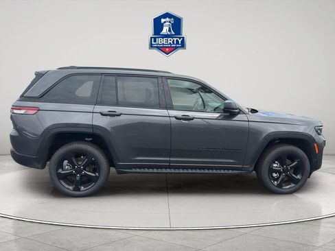 New 2025 Jeep Grand Cherokee Limited w/ Black Appearance Package AWD/4WD image 13