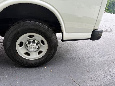 Used 2015 Chevrolet Express 2500 image 37