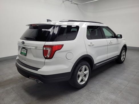 Used 2018 Ford Explorer XLT image 10
