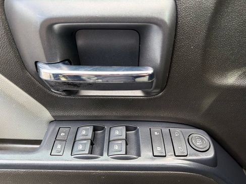 Used 2018 Chevrolet Silverado 1500 Custom w/ Custom Value Package AWD/4WD image 22