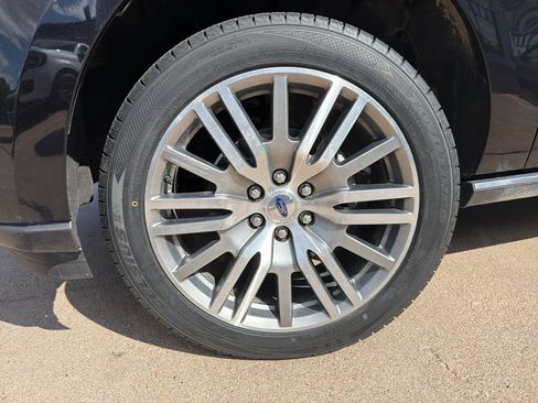 Used 2024 Ford Expedition Max Limited AWD/4WD image 4
