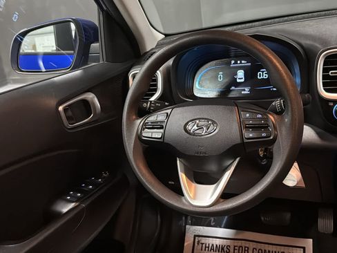 Used 2023 Hyundai Venue SE FWD image 22