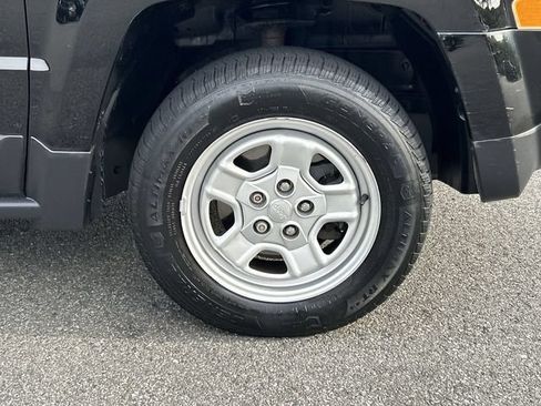 Used 2017 Jeep Patriot Sport AWD/4WD image 13