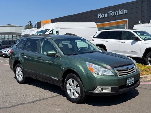 Used 2011 Subaru Outback 2.5i Premium AWD/4WD image 2