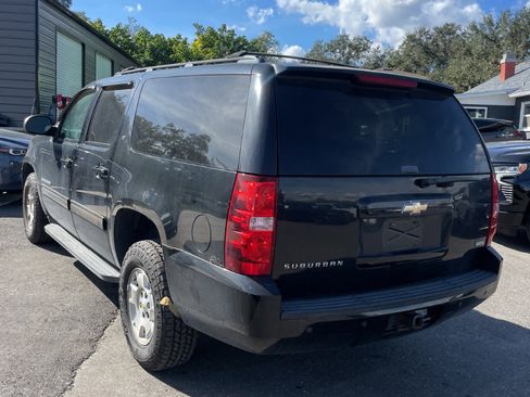 Used 2010 Chevrolet Suburban LT image 12