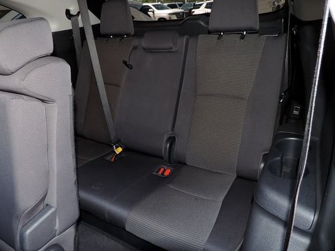 Used 2023 Toyota Highlander LE FWD image 15