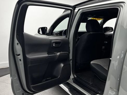 Used 2022 Toyota Tacoma TRD Sport AWD/4WD image 39