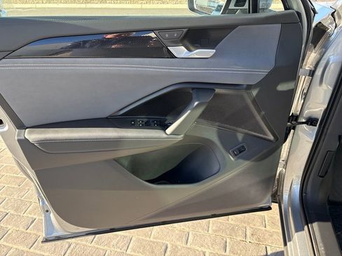 New 2026 Volkswagen Tiguan SE image 10