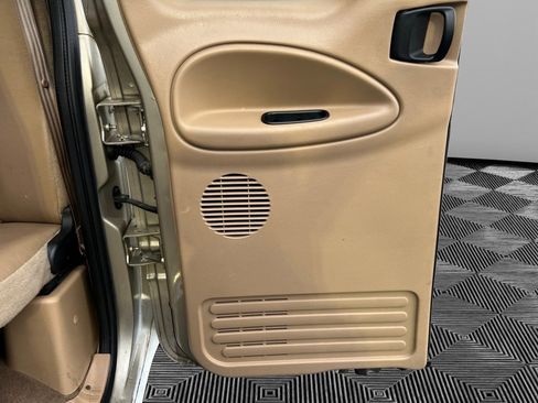 Used 2002 Dodge Ram 2500 Truck SLT image 18