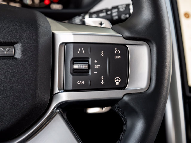Used 2025 Land Rover Discovery S AWD/4WD image 19