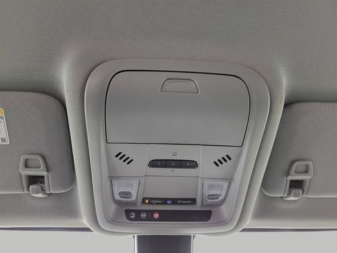 Used 2024 GMC Terrain SLT image 19