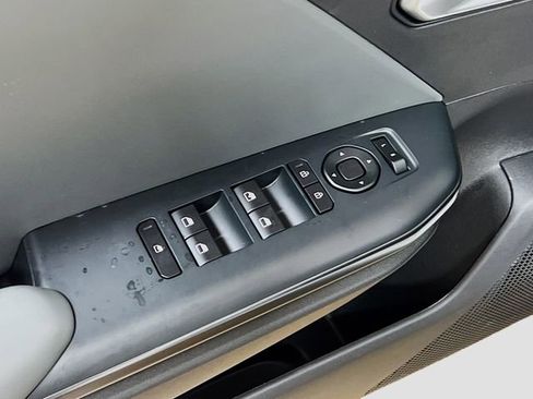 New 2025 Kia K4 LX image 17