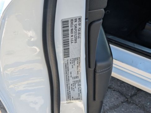 Used 2020 Jeep Grand Cherokee Overland image 37