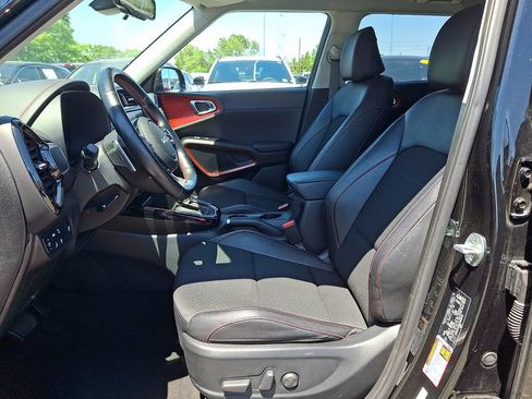 Used 2022 Kia Soul Turbo FWD image 13
