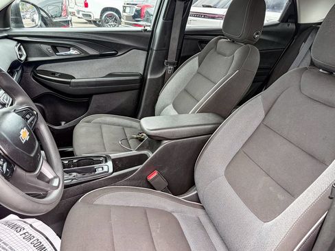 Used 2023 Chevrolet TrailBlazer LS FWD image 9