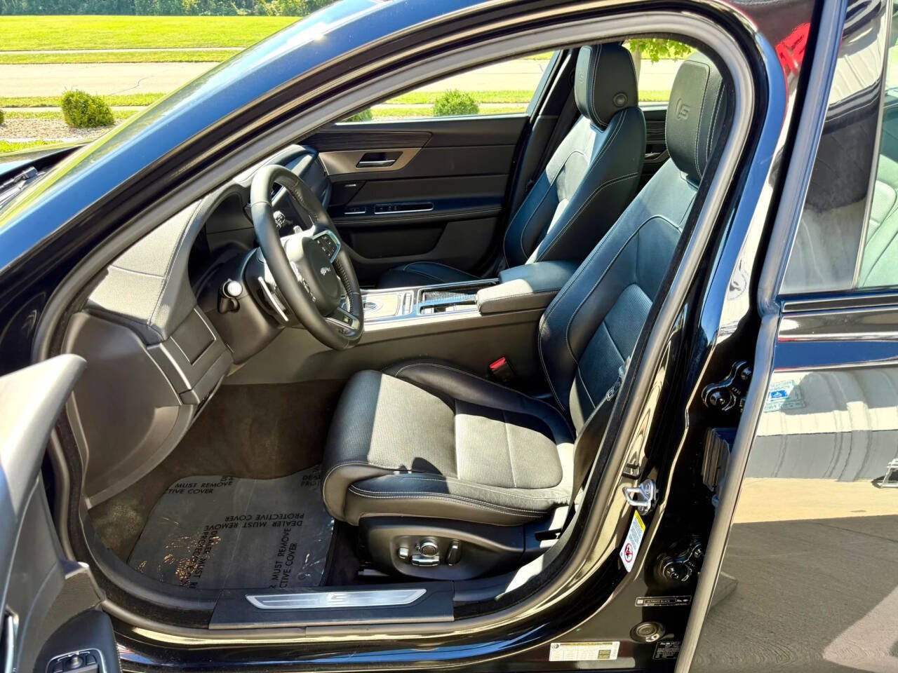 Used 2018 Jaguar XF S AWD/4WD image 10
