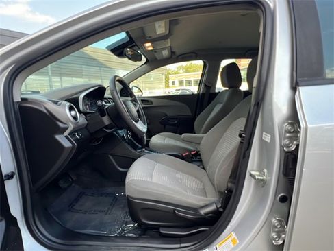 Used 2020 Chevrolet Sonic LT image 25