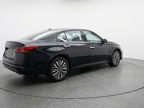 Used 2025 Nissan Altima 2.5 SV FWD image 9