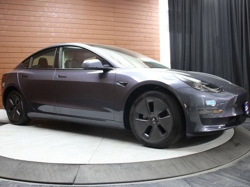 Used 2023 Tesla Model 3 Standard Range image 28